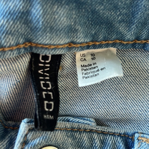 EUC H&M High Rise Denim 2” Inseam Shorts - Picture 3 of 6